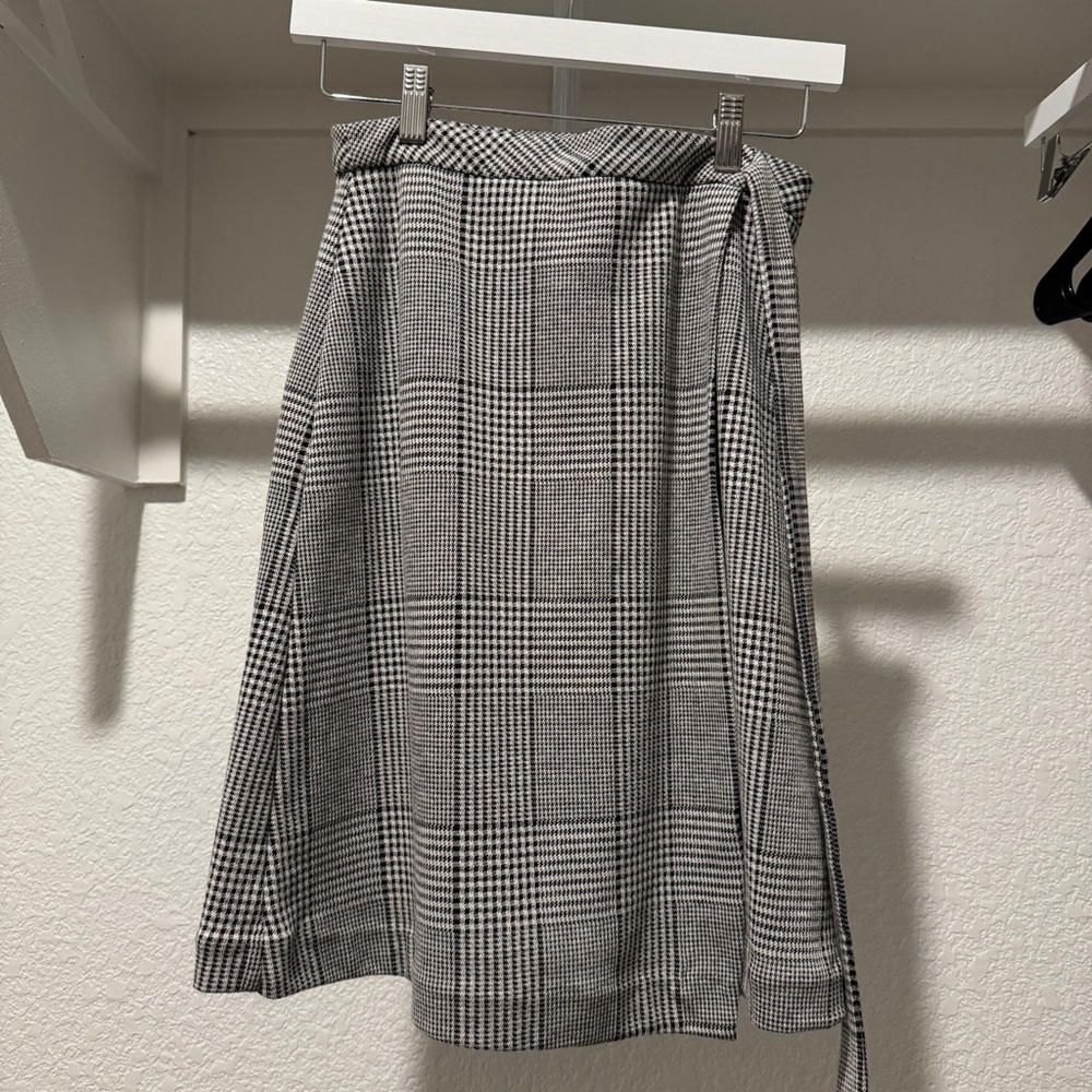 Banana Republic Black and White Checkered A-Line Skirt